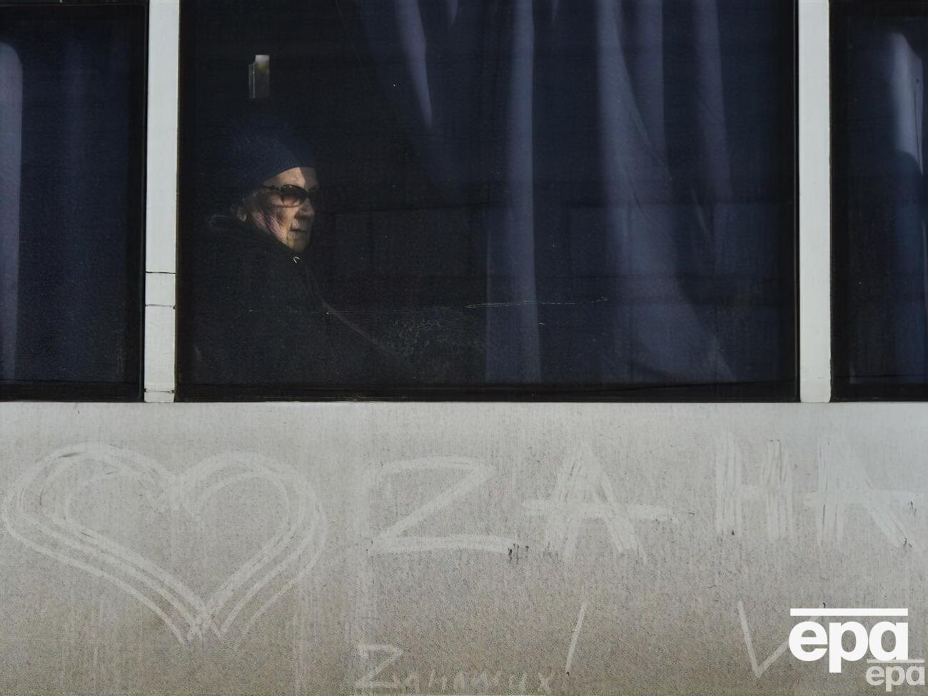 Російські окупанти проводять евакуацію місцевих жителів із тимчасово захопленого Енергодара Запорізької області