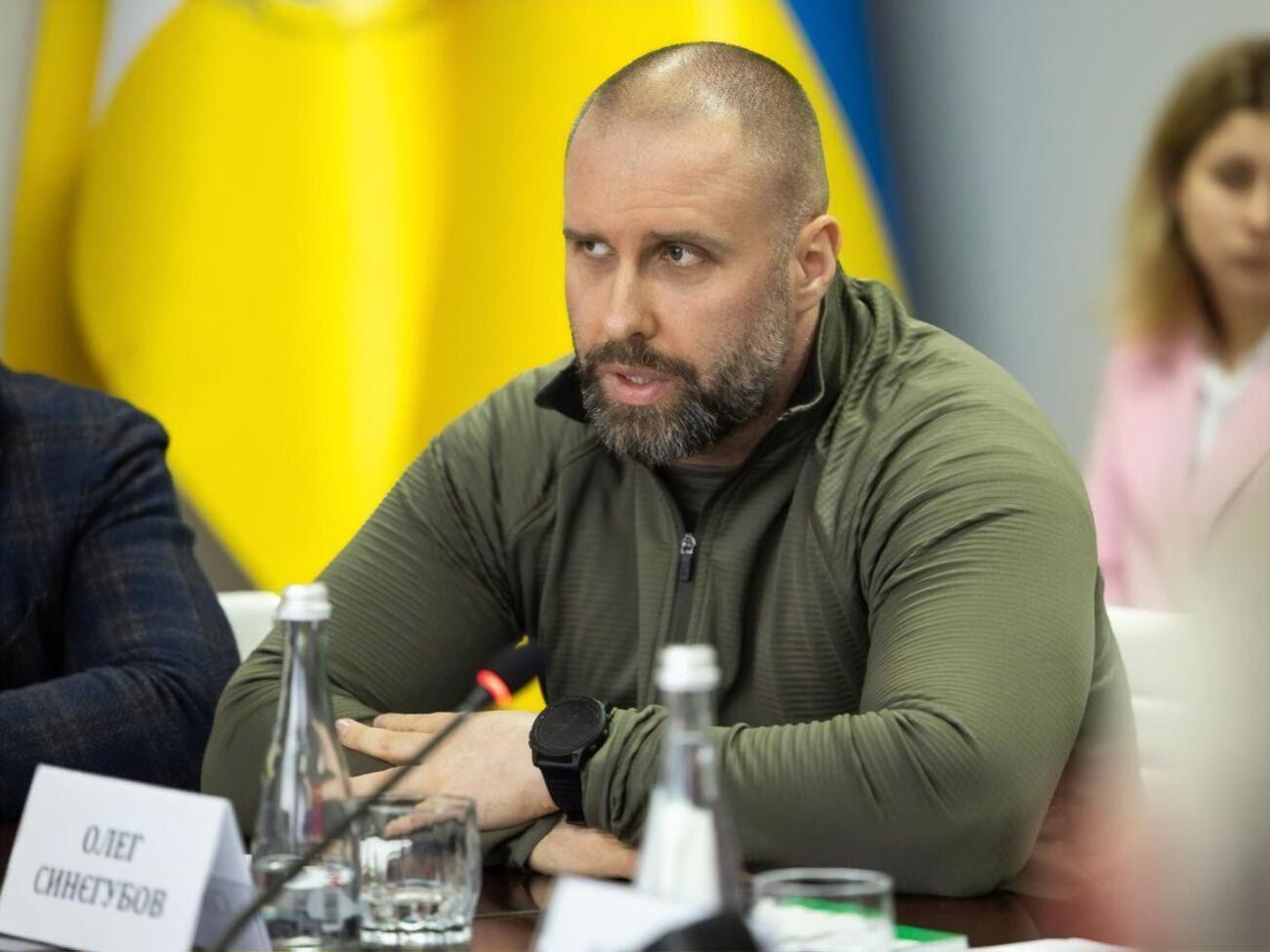 Предварительно, российская ракета С-300 попала на территорию одного из автопарков в Балаклее, отметил Синегубов