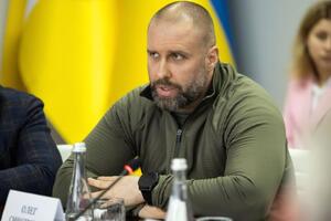 Попередньо, російська ракета С-300 влучила по території одного з автопарків у Балаклії, зазначив Синєгубов