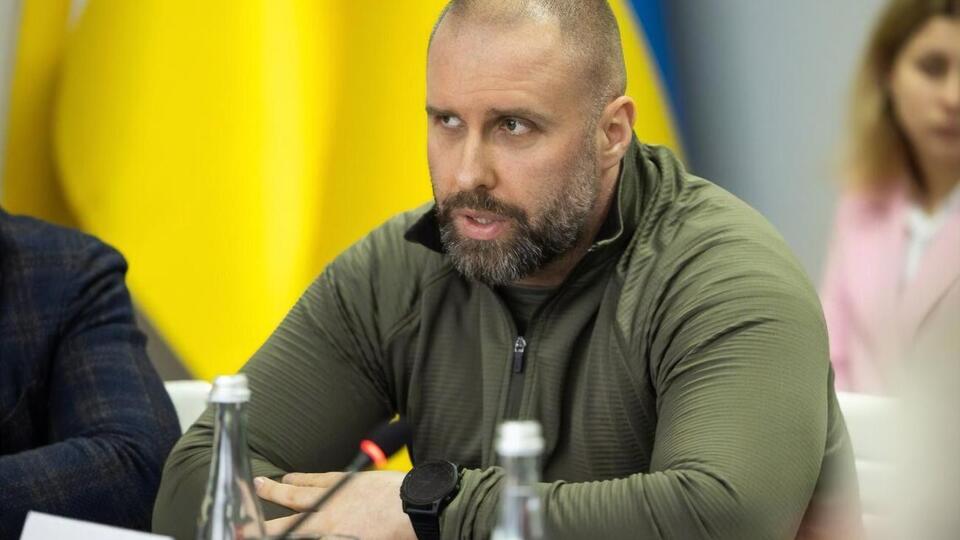 Предварительно, российская ракета С-300 попала на территорию одного из автопарков в Балаклее, отметил Синегубов