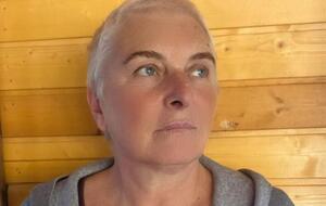 Люди, причастные к войне, имеют право на отдых. А вот тем, кто приучил себя не замечать пылающей под боком войны, я этого не прощаю