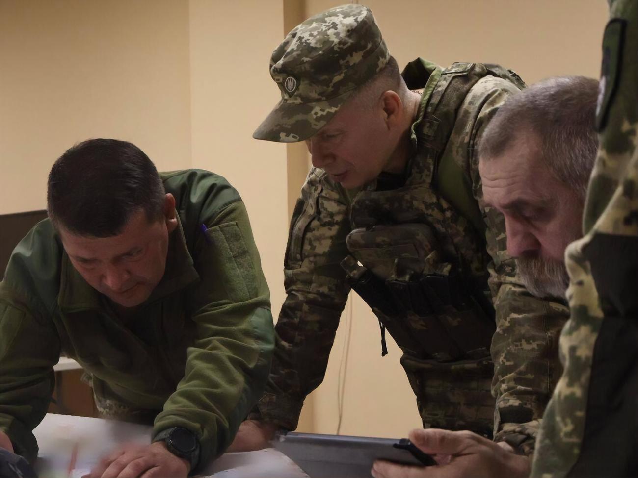 Сирський назвав ситуацію на фронті напруженою, але контрольованою