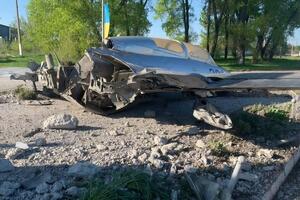 Оккупанты обстреляли установленный на постаменте самолет в Волчанске