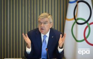 МОК прилагает усилия, чтобы вернуть россиян и белорусов к спортивным соревнованиям, отметил Бах
