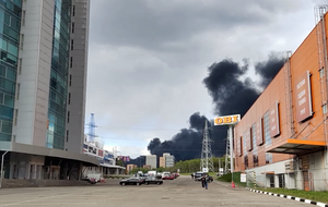 На стройплощадке в Москве горели строительные материалы