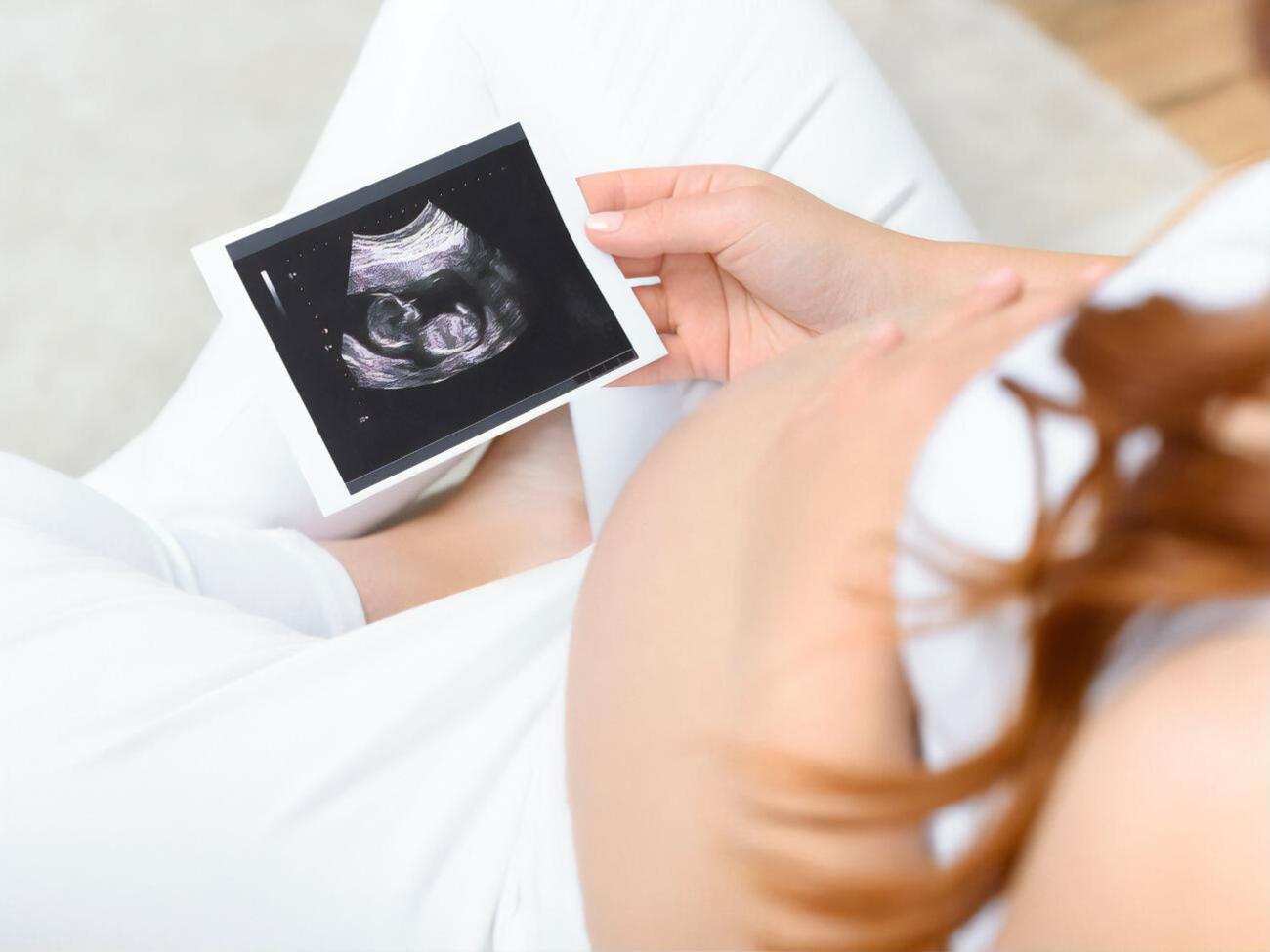 Хирурги успешно провели операцию еще не родившемуся ребенку