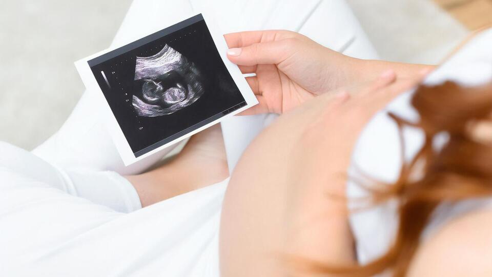 Хирурги успешно провели операцию еще не родившемуся ребенку