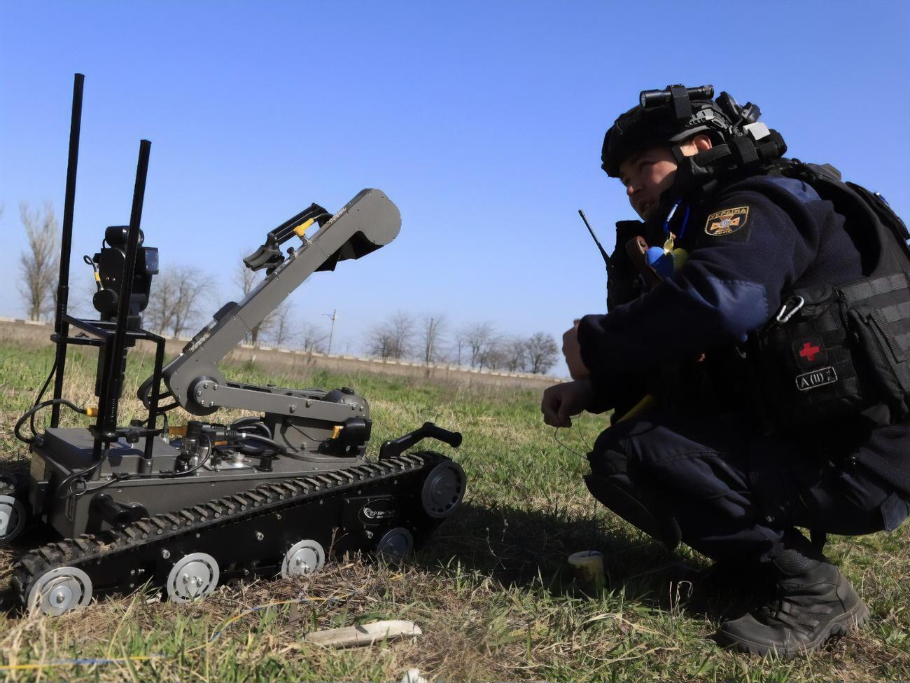 Піротехніки ДСНС потрапили під обстріл у Херсонській області 6 травня