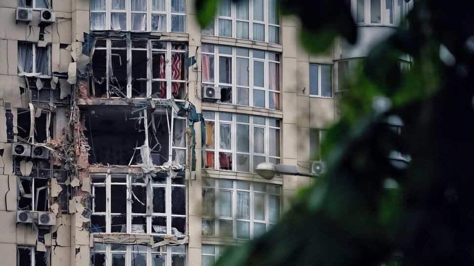 Из-за упавших обломков беспилотников в столице есть разрушения и пострадавшие