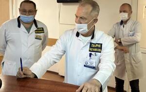 Раненому бойцу Антону перелили 8,5 литра крови, и сейчас он активно идет на поправку. Завтра в Мечникова донорский день, приглашаем всех желающих