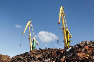 Металлолом нужно перерабатывать в интересах Украины, заявил политический эксперт Михаил Чаплыга