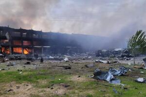 Пожежа повністю знищила гуманітарну допомогу для Одеської області, яка була на складі, зазначили в обласній організації Товариства Червоного Хреста України