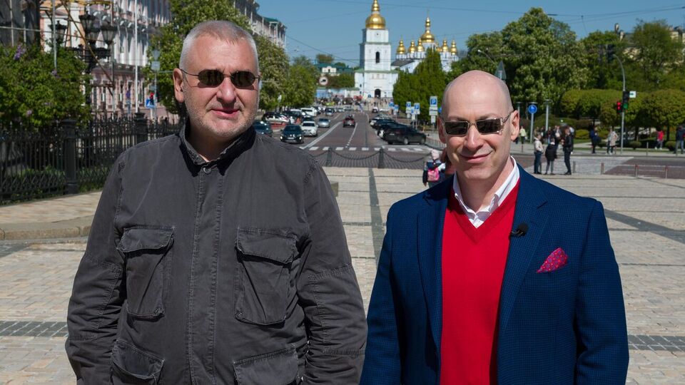 Фейгин сказал Гордону, что Путин закончит "лежащим в луже мочи"