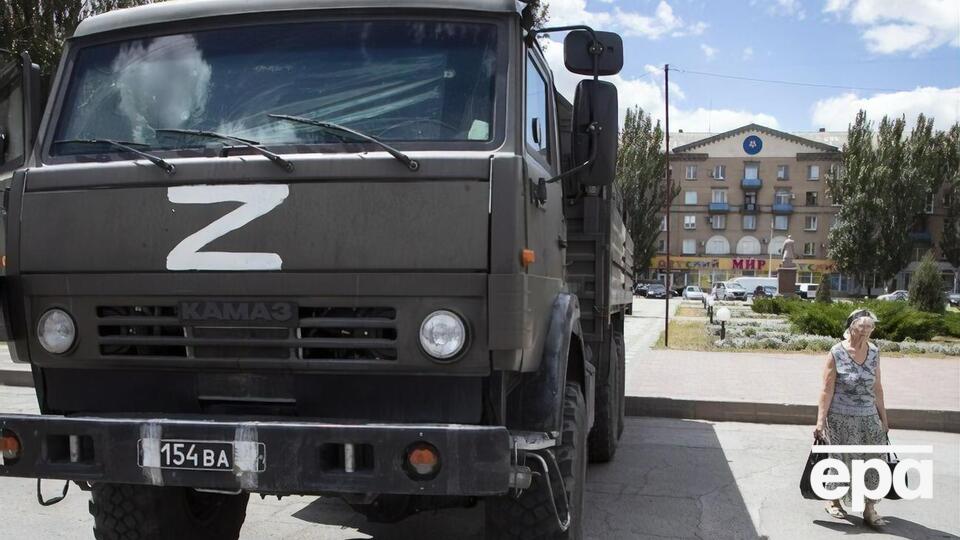 Оккупанты частично вывозят с захваченных территорий Запорожской области жителей и награбленное имущество, говорят местные власти и военные