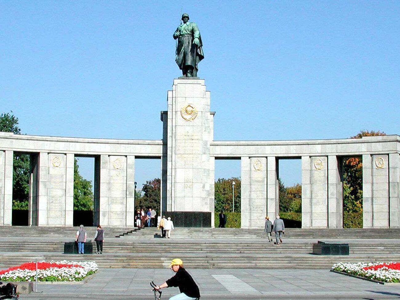 Росіяни хотіли використати символіку РФ і СРСР на меморіалі радянським солдатам у Тіргартені