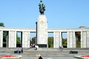 Росіяни хотіли використати символіку РФ і СРСР на меморіалі радянським солдатам у Тіргартені