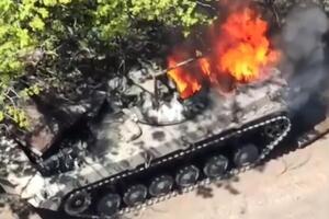 После двух взрывов вражеская машина сгорела