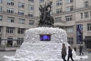 На экранах транслируют фильм о музыке