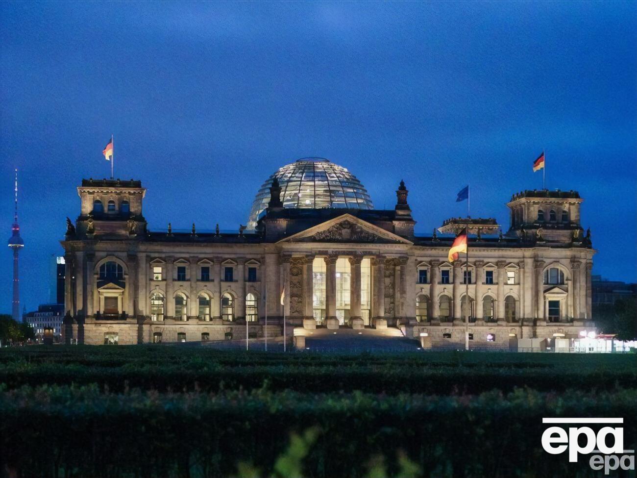 В Берлине не поднимали советский флаг в честь Дня Победы, это фейк российской пропаганды