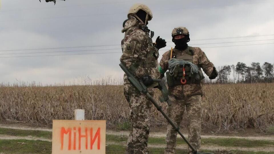 Украина должна быть разминирована гораздо быстрее, чем за прогнозируемые "десятилетия", убежден Зеленский