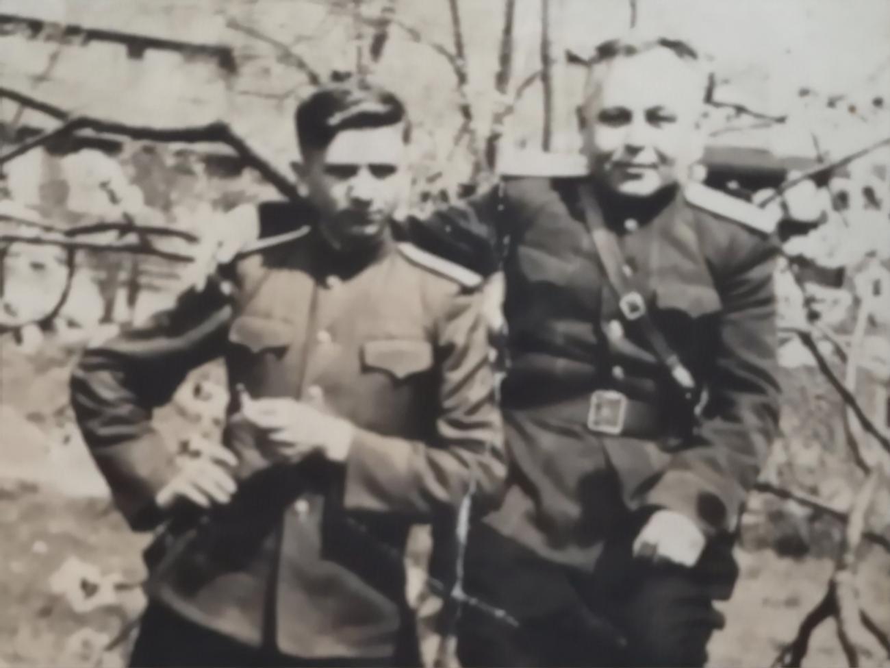 Батько Петра Клочка Ігнат (ліворуч) перед штурмом Берліна у квітні 1945 року