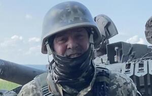Задорожний: У Серьоги, мого керівника, був пневматичний пістолет, який стріляє кульками, повітрям. Він наставив на орків цей пістолет і почав кричати: "П...дари, здавайтеся!"