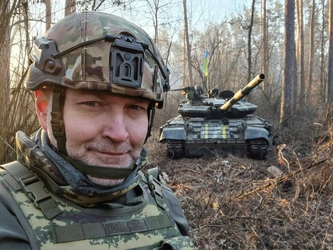 Вместо уважения ко всем военным Ницой делит военных на правильных и неправильных. Она вынуждена конкурировать с Фарион за звание наибольшего борца за язык