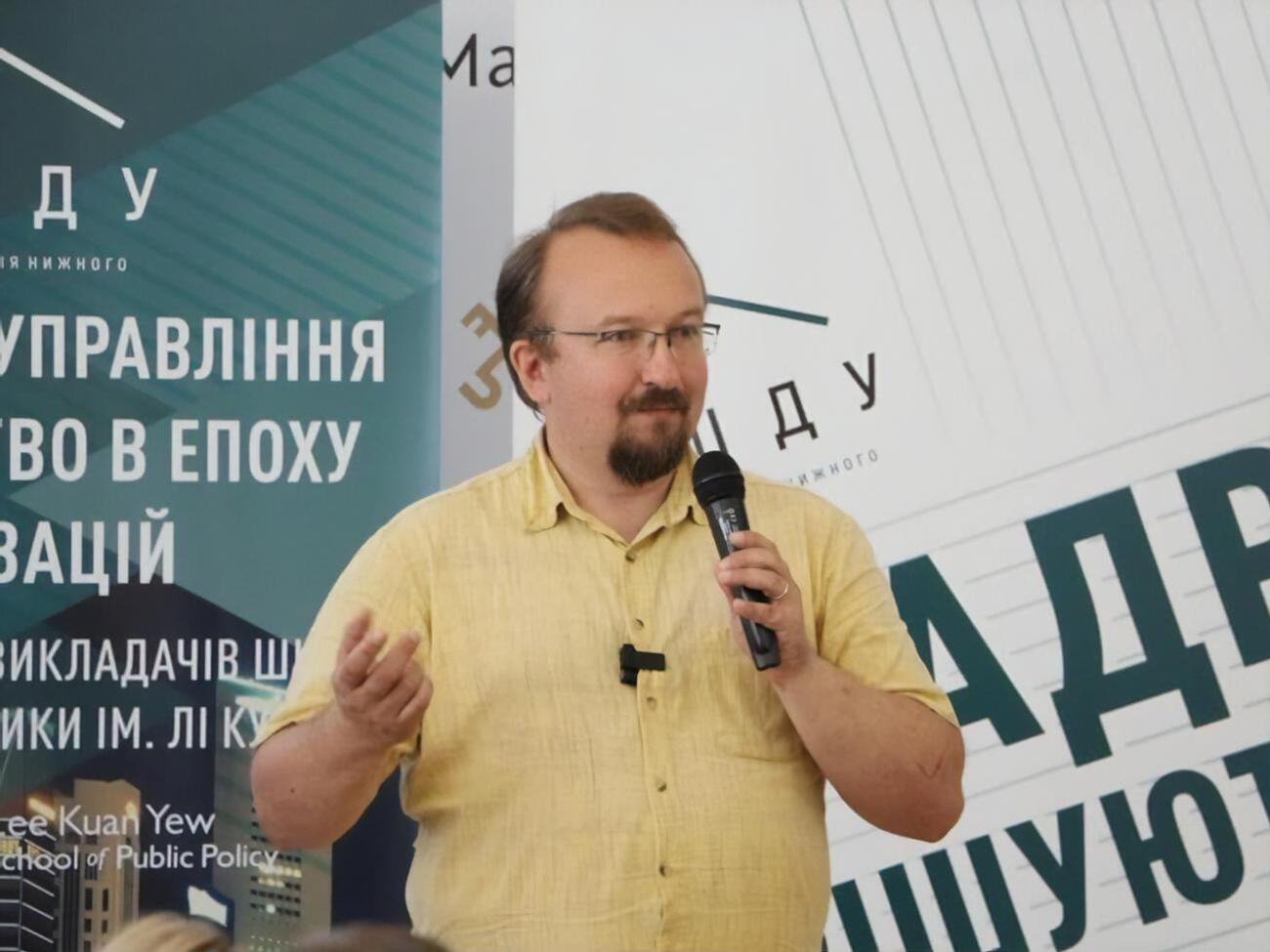 Парад закончился. Путин с другими президентами из ОДКБ пошли куда-то, а Лукашенко забыли