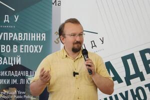 Парад закінчився. Путін з іншими президентами з ОДКБ пішли кудись, а Лукашенка забули