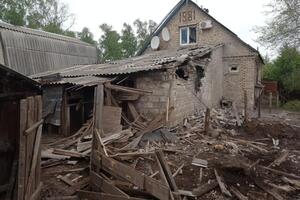 От обстрелов пострадали частные и многоэтажные дома, админздания, промышленное предприятие