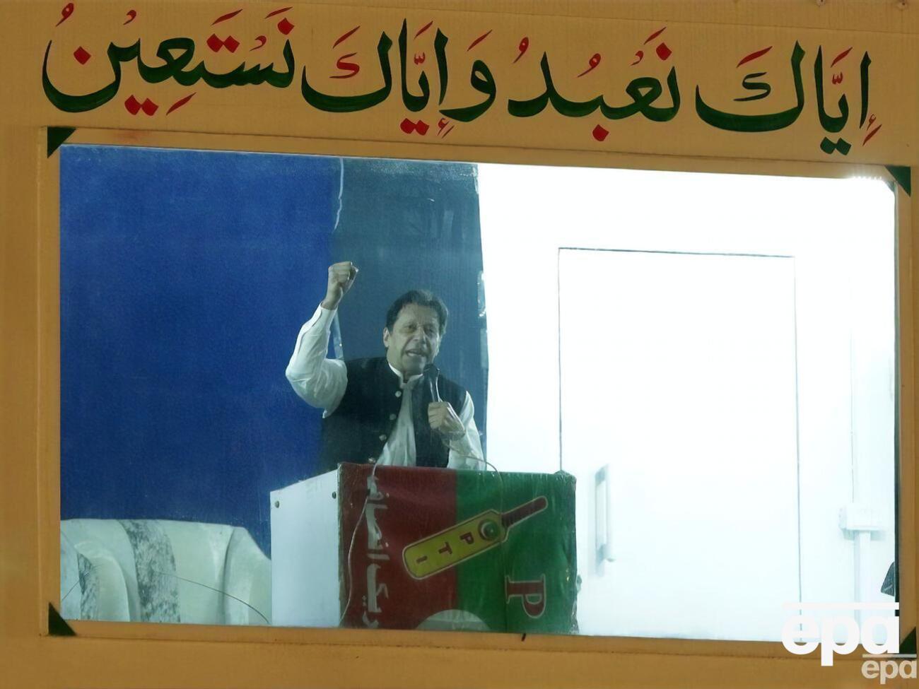 Хан проходит по делу об убытках казне Пакистана