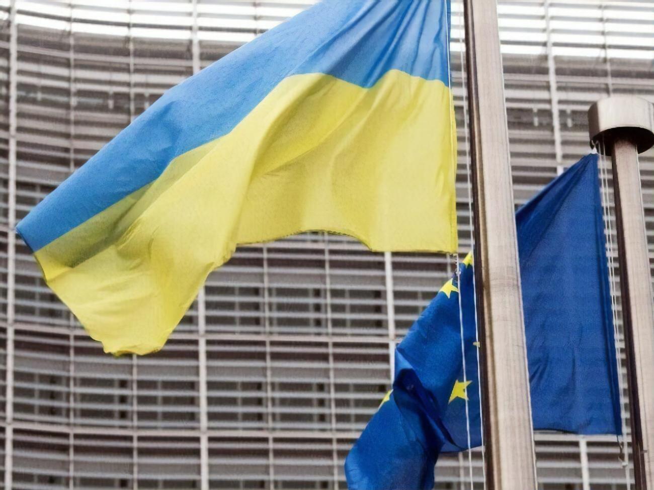 Біля будівлі Європейської комісії в День Європи підняли державний прапор України