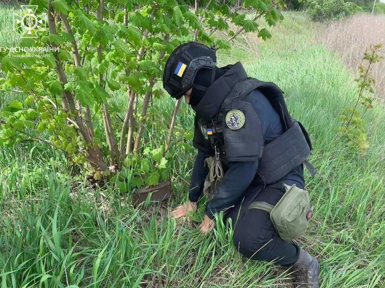 Українські сапери вивезли з місця падіння в Запорізькій області й ліквідували російську авіабомбу ФАБ-500