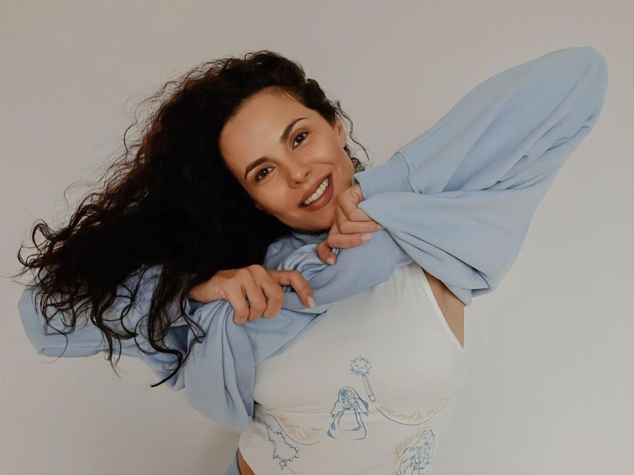 Каменских похвасталась новым маникюром трендового цвета