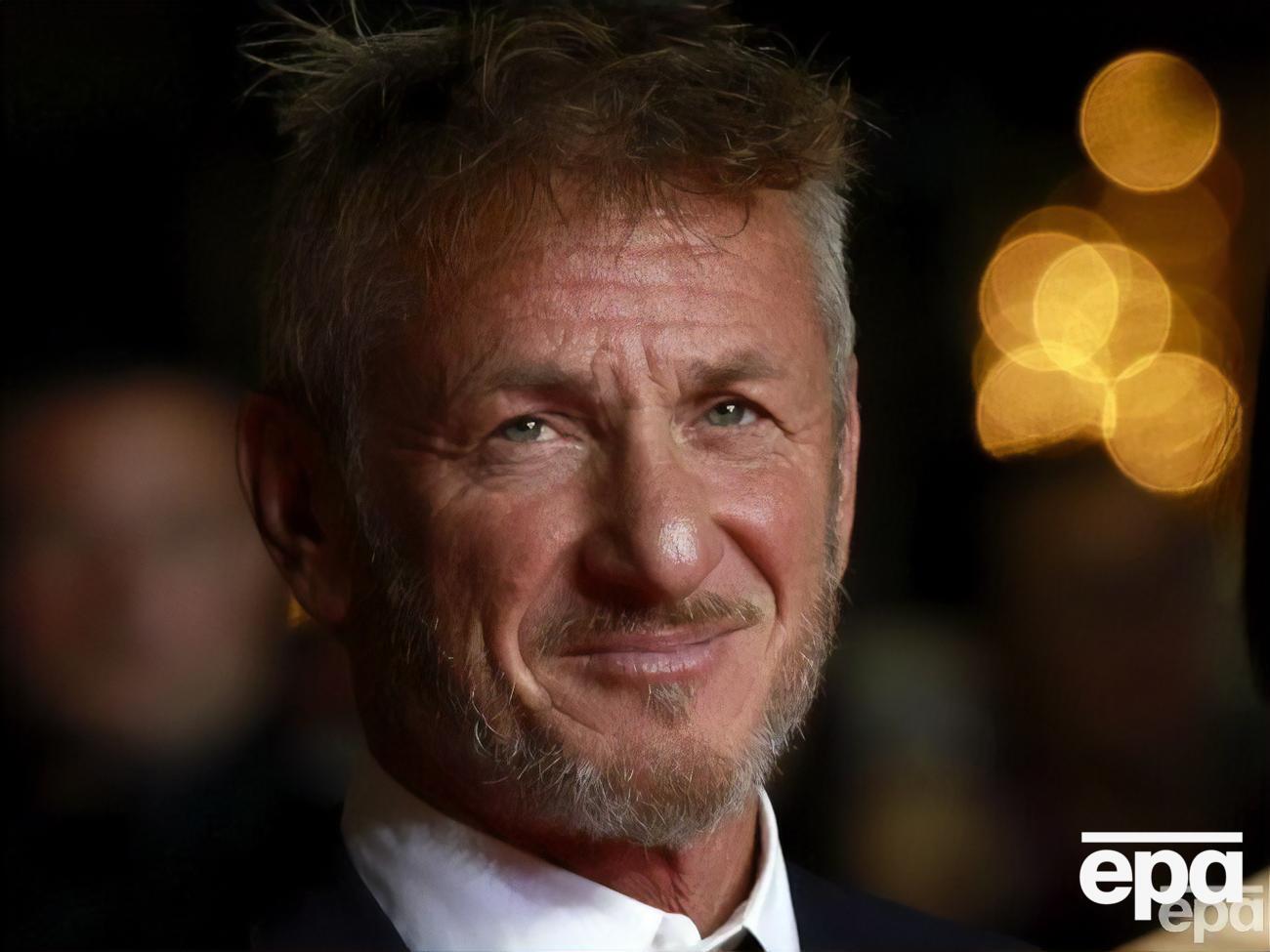 Весной 2022 года Пенн развелся с австралийской актрисой, которая моложе его на 31 год