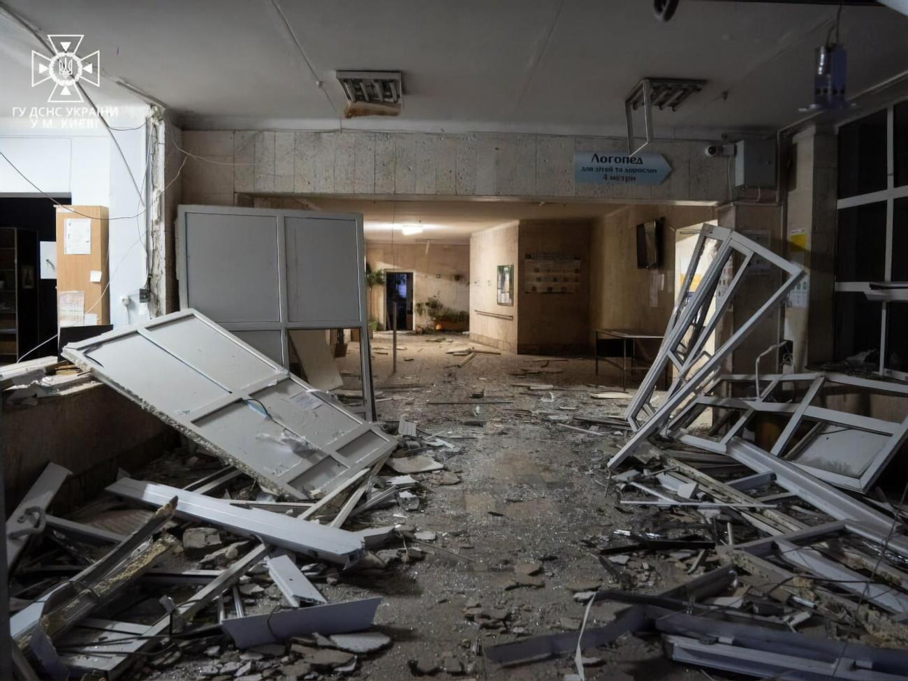 Бомбоубежище в поликлинике Деснянского района, возле которого упали обломки, оказалось закрытым