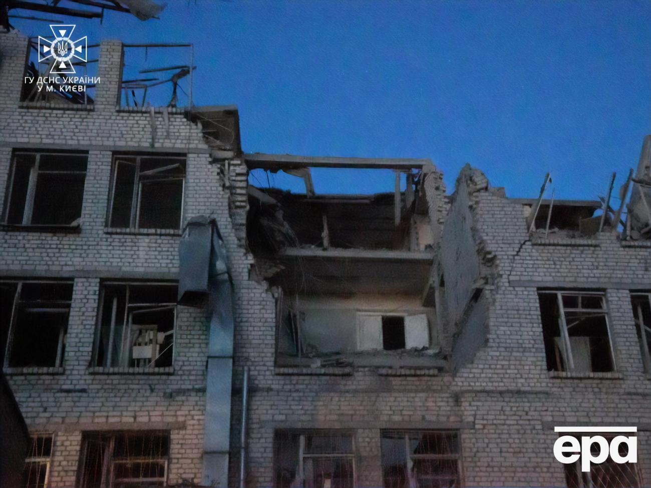 Бомбосховище в поліклініці Деснянського району, біля якого впали уламки, виявилося зачиненим