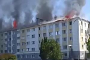В Шебекино от прямого попадания снаряда загорелось общежитие