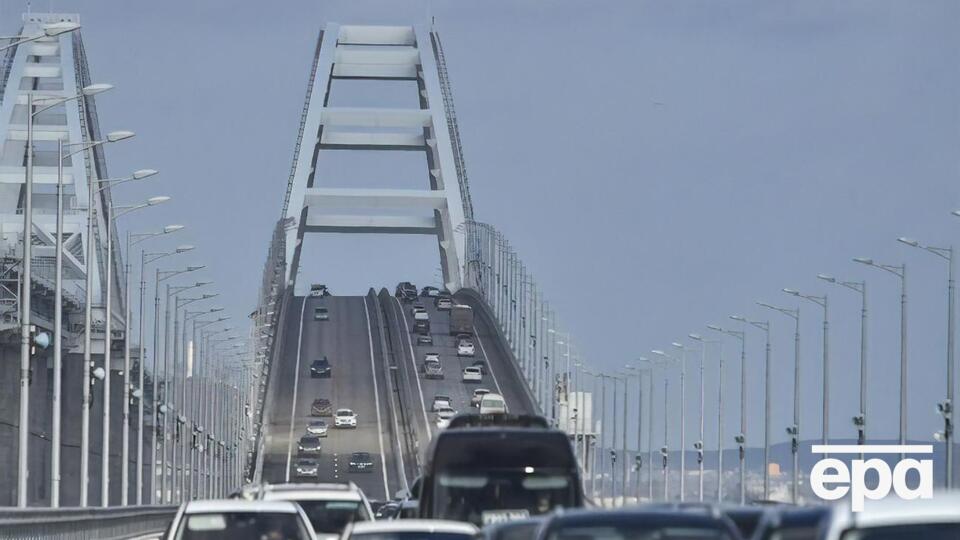 Вероятно, на одной из опор Крымского моста появились трещины