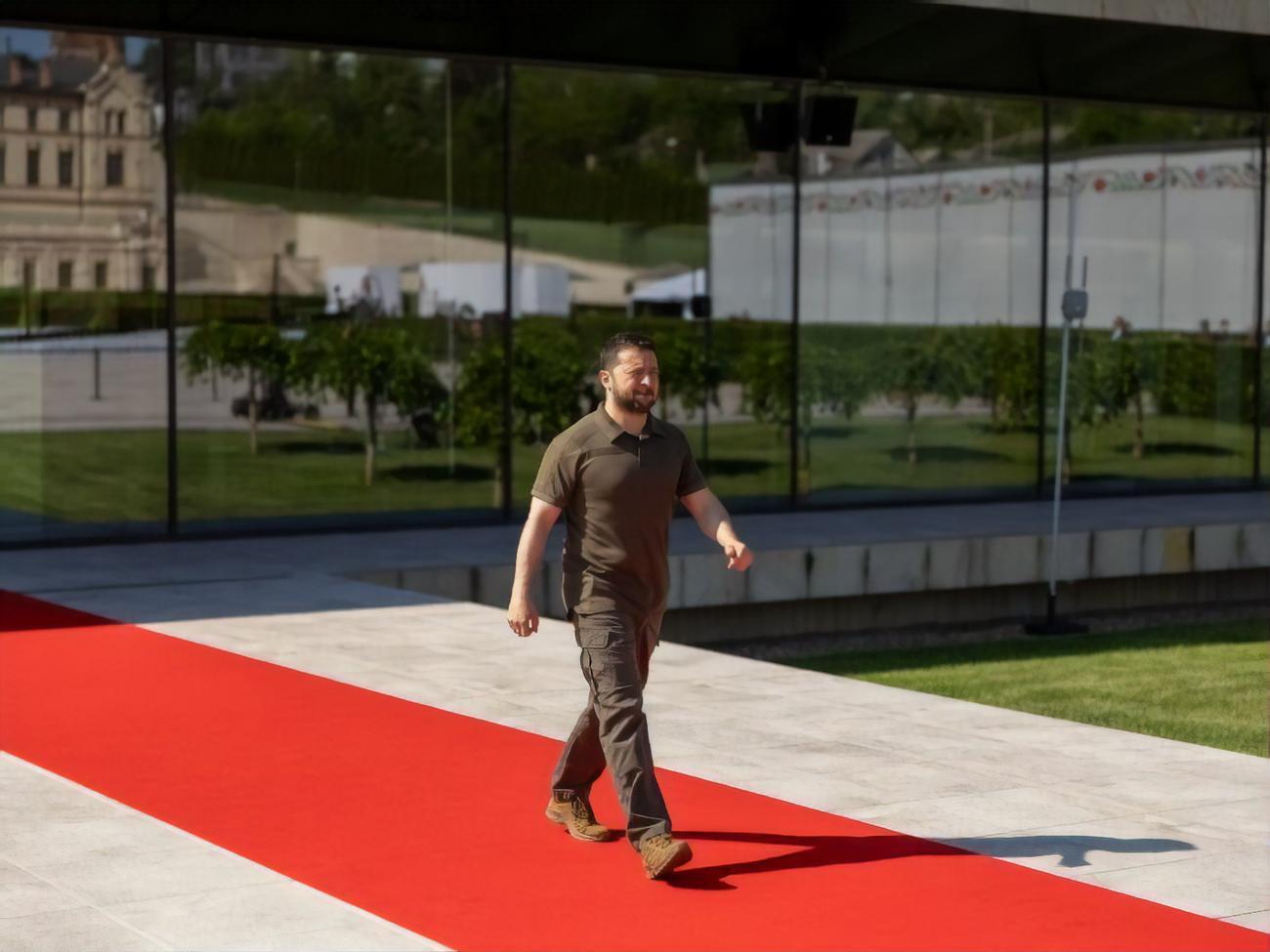 На саміті НАТО у Вільнюсі потрібне чітке запрошення України приєднатися до Альянсу, зазначив Зеленський