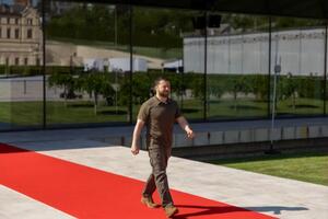 На саміті НАТО у Вільнюсі потрібне чітке запрошення України приєднатися до Альянсу, зазначив Зеленський