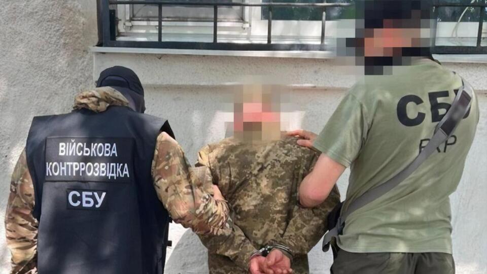 Підозрюваний – житель Бахмута, якого, за даними слідства, ще до початку повномасштабного вторгнення завербував представник ГРУ