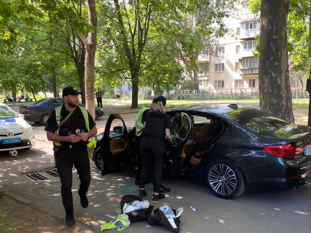 В результате стрельбы два человека получили огнестрельные ранения