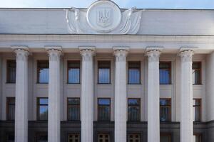 Инвесторы призывают народных депутатов предоставить им возможность достроить "зеленые" электростанции