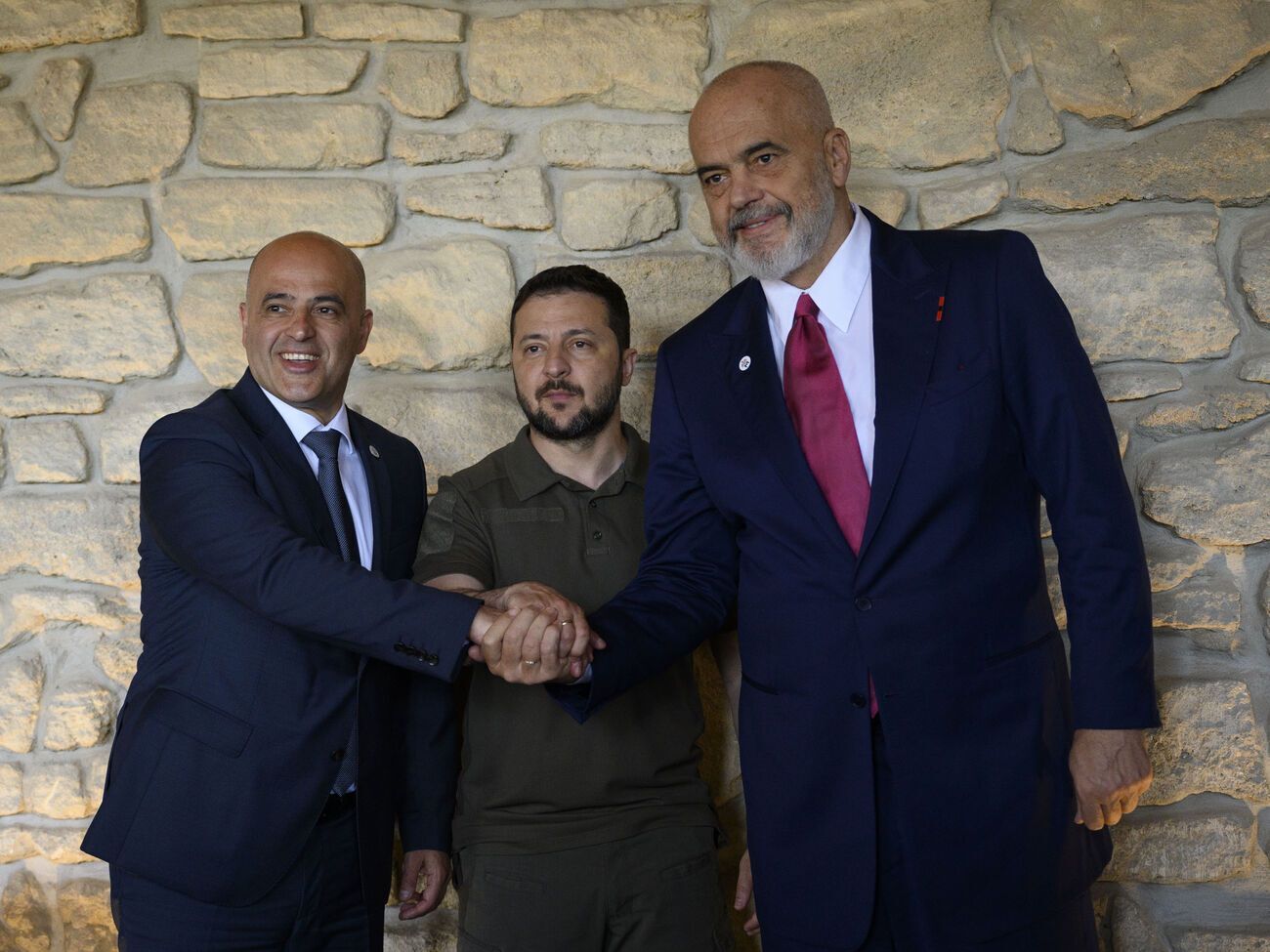 Зеленский (по центру) в Молдове провел совместную встречу с&nbsp;Ковачевски и&nbsp;Рамой