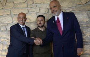 Зеленский (по центру) в Молдове провел совместную встречу с Ковачевски и Рамой