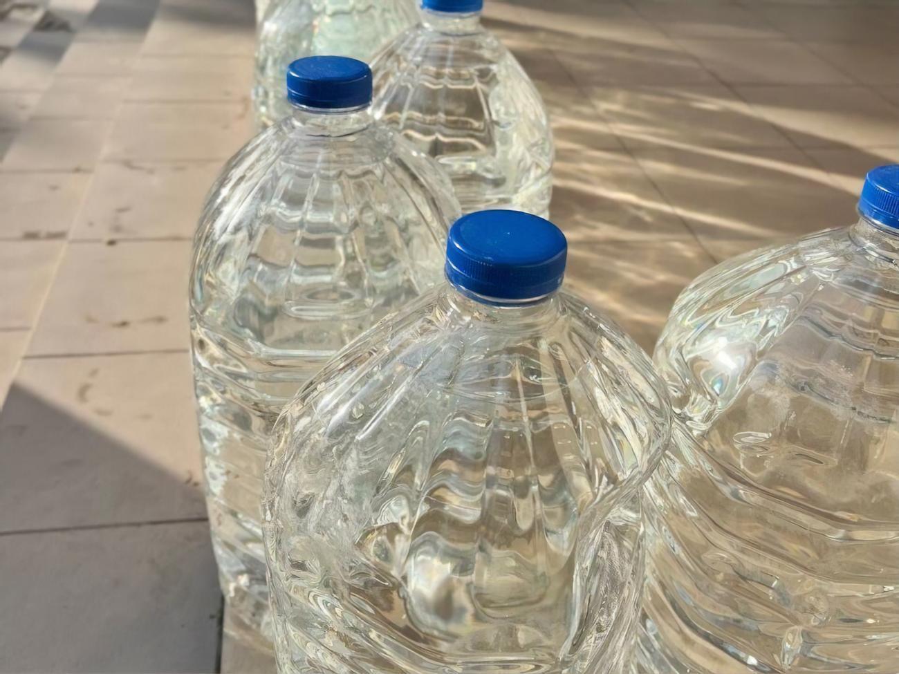 Мы привезли в Херсон три тонны воды, и этого сокрушительно мало. Это капля в море потребностей