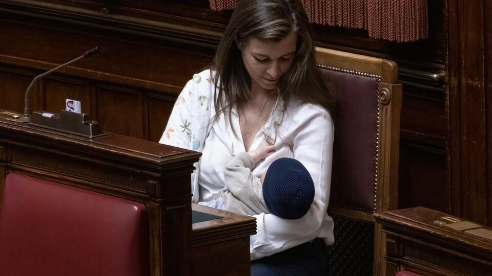 Жінка здатна поєднувати роботу та виховання дітей, вважає Спортьєлло