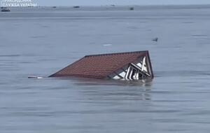 У міськраді Одеси заявили, що кількість предметів, які море несе до узбережжя після підриву Каховської ГЕС, зростатиме