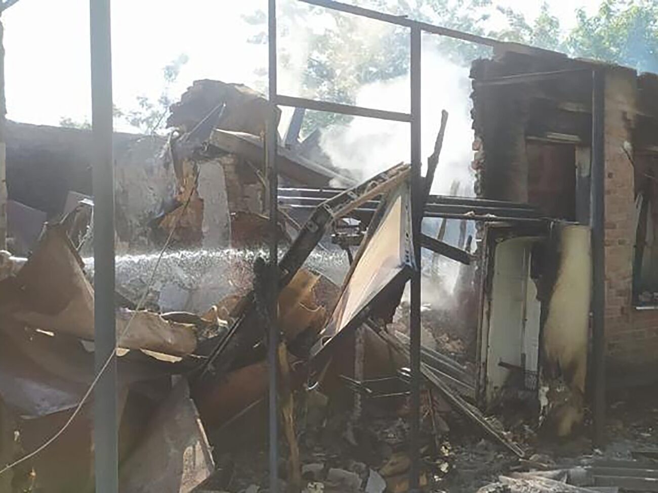 Окупанти обстріляли рятувальників, які гасили вогонь